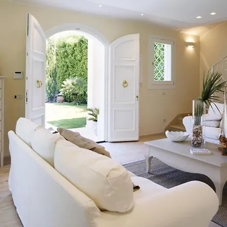Dei Marmi, Pool & Garden Вілла *