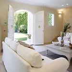 Dei Marmi, Pool & Garden Vila *