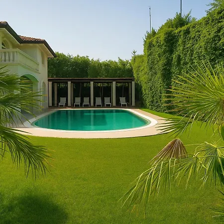 Dei Marmi, Pool & Garden Vila