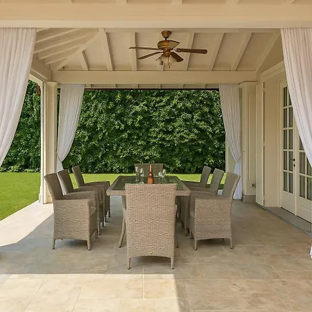 Dei Marmi, Pool & Garden