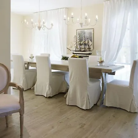 וילה Dei Marmi, Pool & Garden