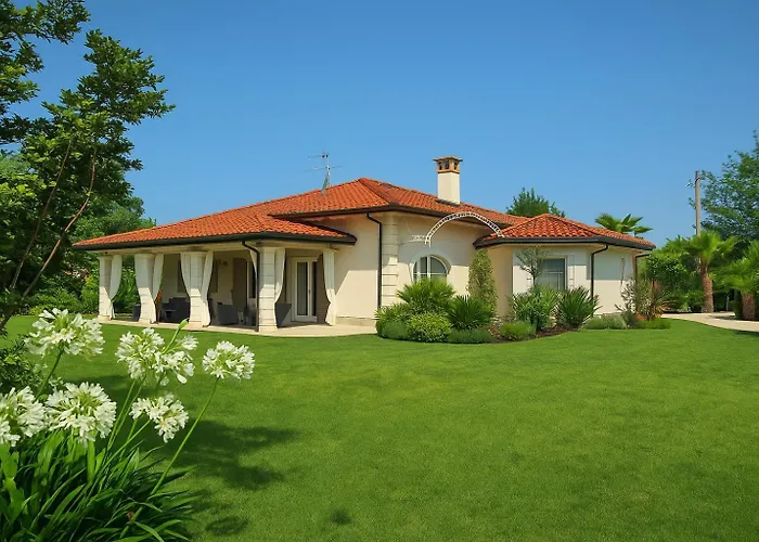 Dei Marmi, Pool & Garden